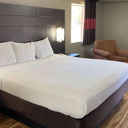 Days Inn By Wyndham Tupelo Buitenkant foto