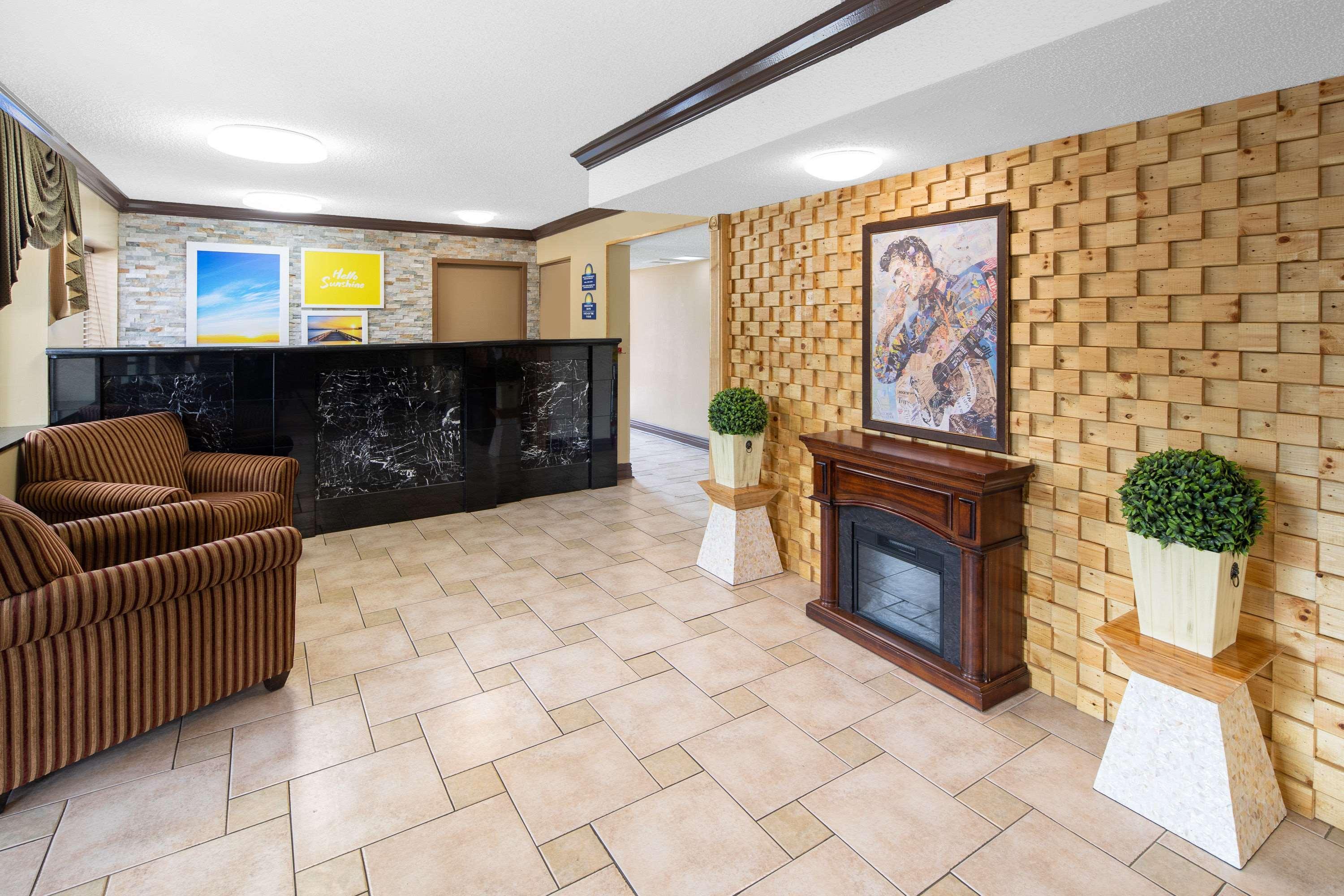 Days Inn By Wyndham Tupelo Buitenkant foto