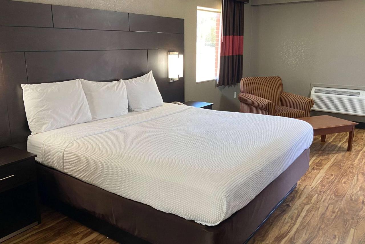 Days Inn By Wyndham Tupelo Buitenkant foto