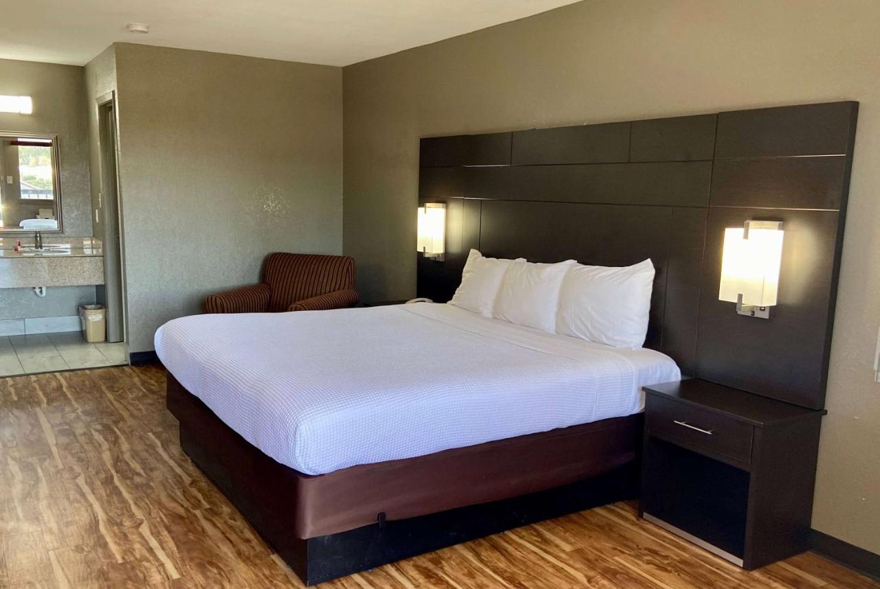 Days Inn By Wyndham Tupelo Buitenkant foto