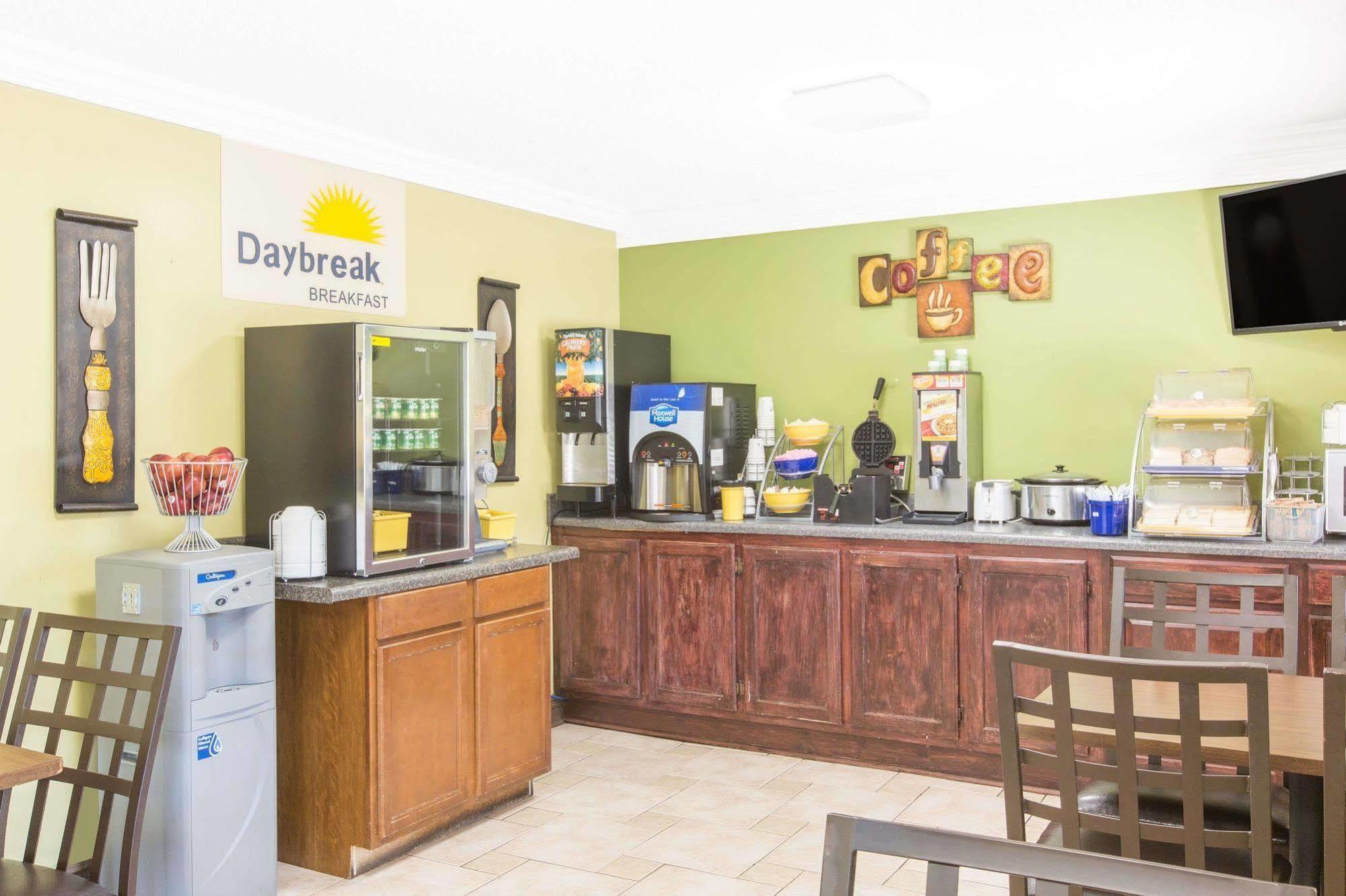 Days Inn By Wyndham Tupelo Buitenkant foto