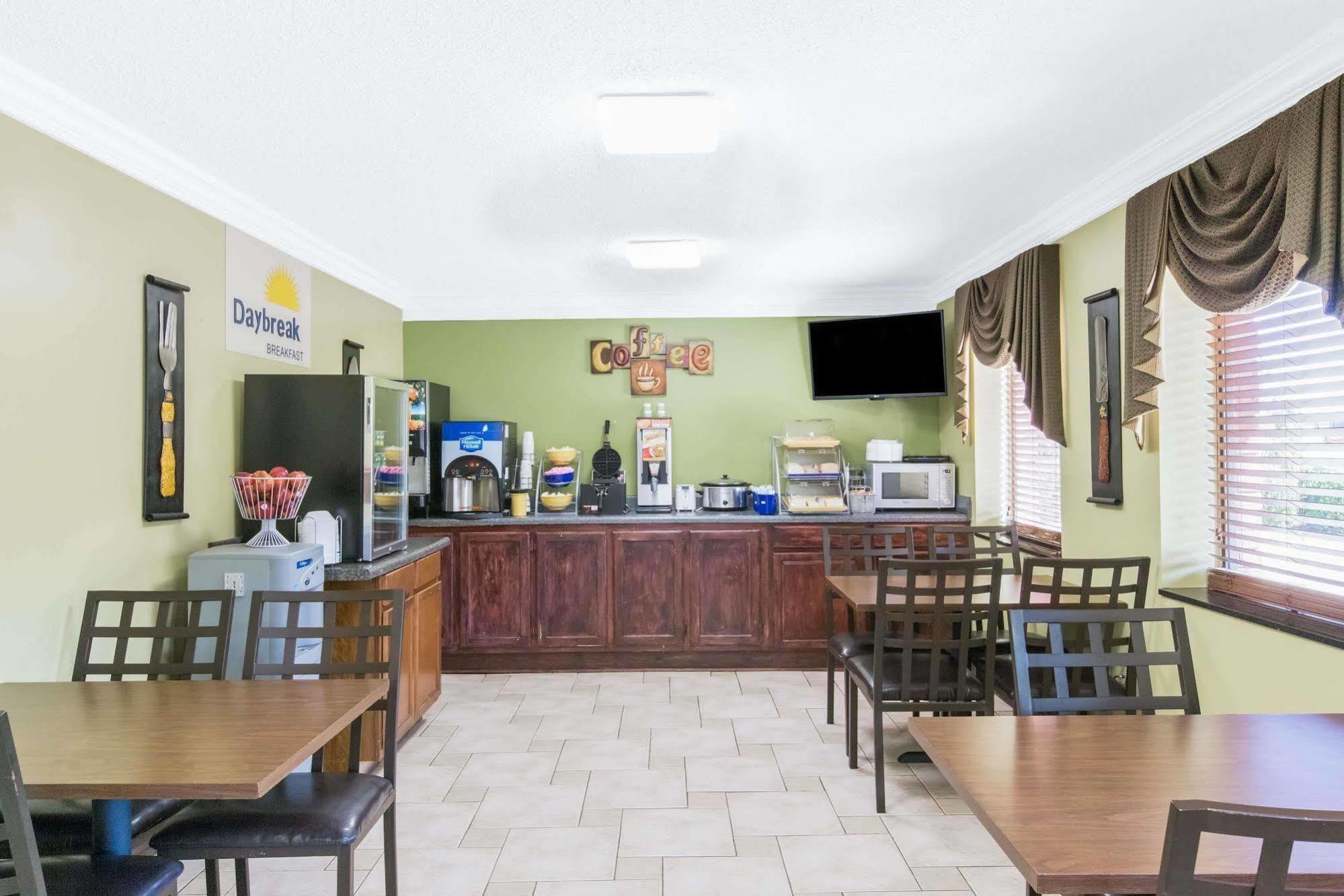 Days Inn By Wyndham Tupelo Buitenkant foto