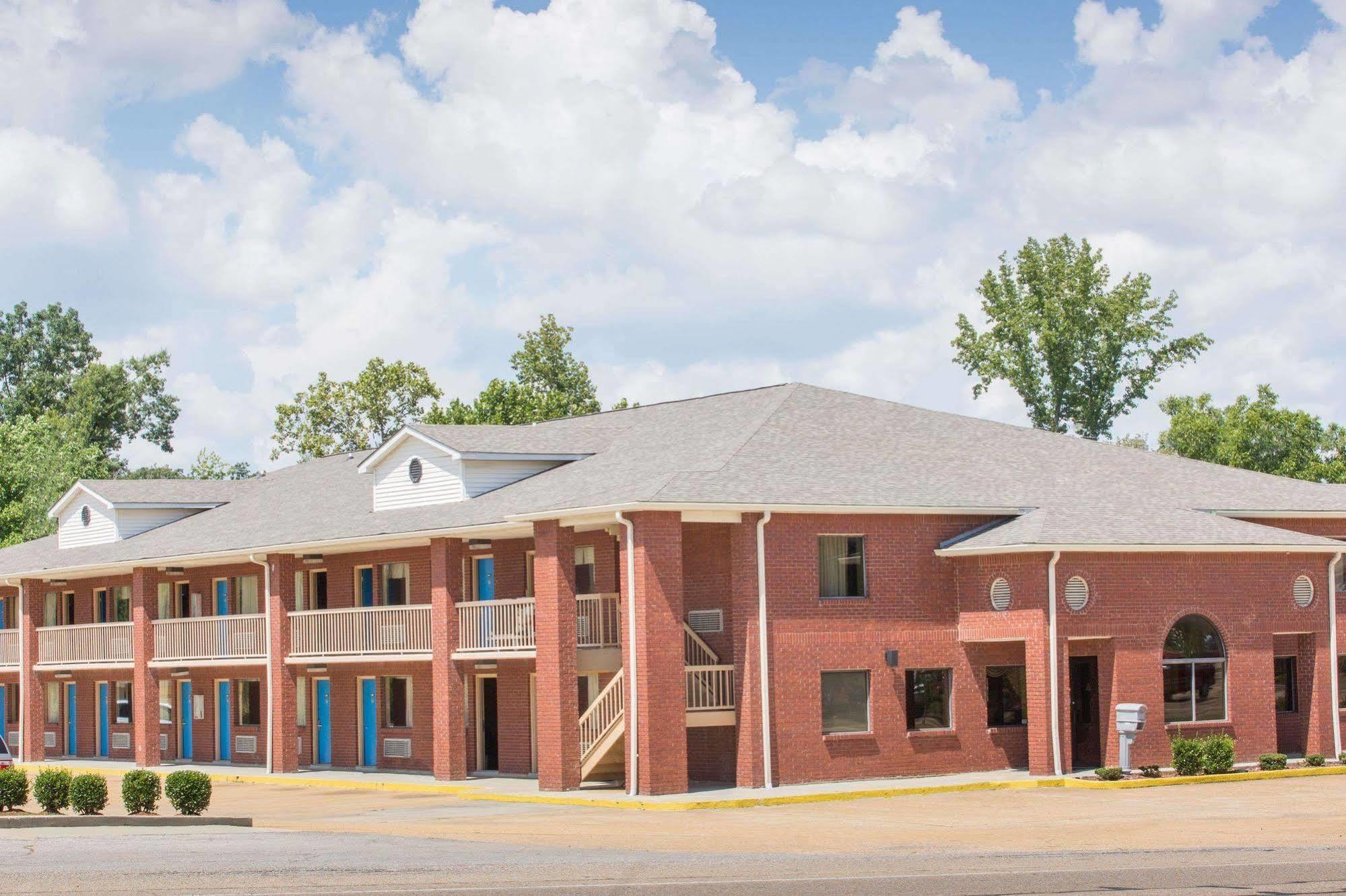 Days Inn By Wyndham Tupelo Buitenkant foto