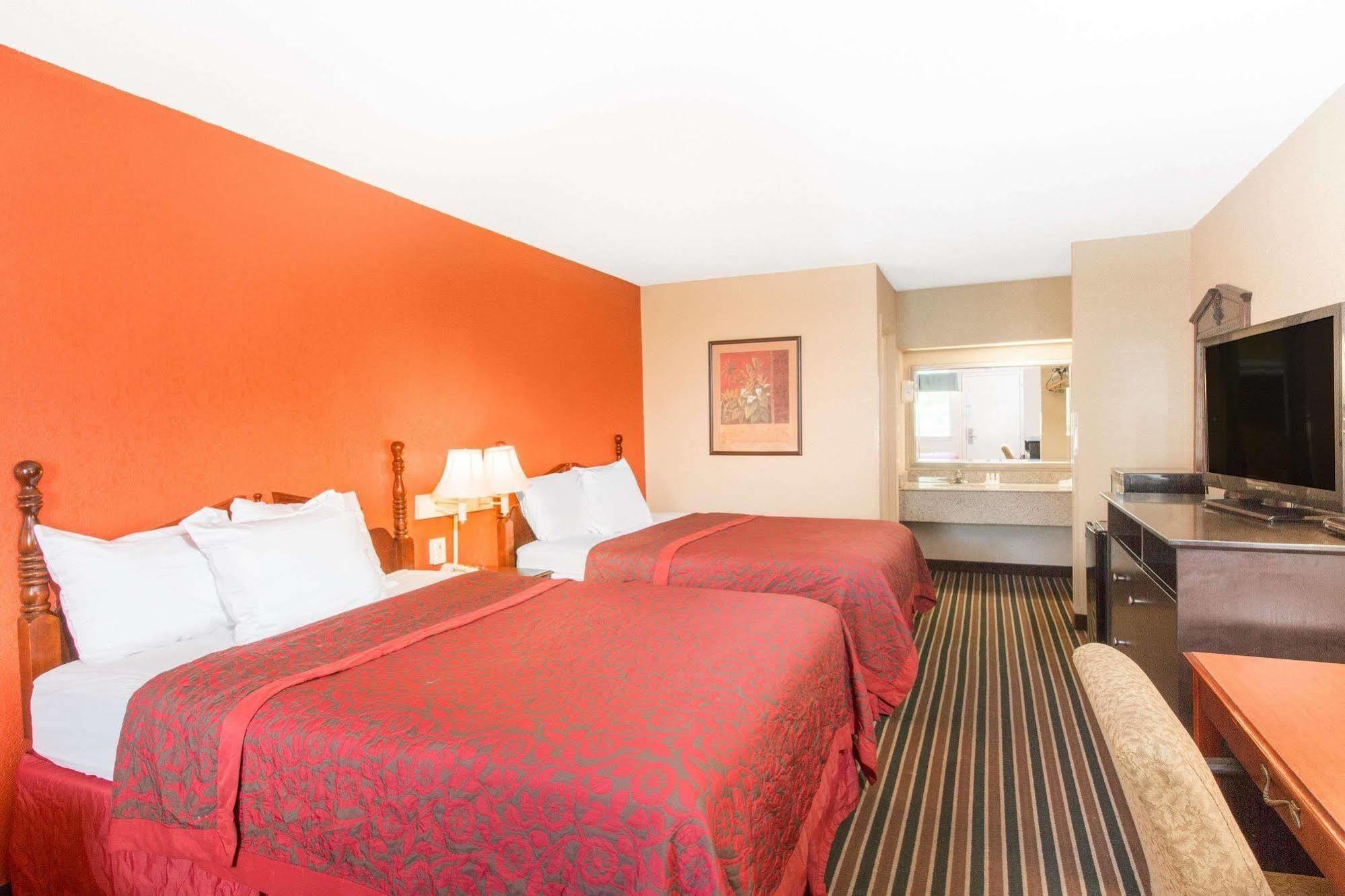 Days Inn By Wyndham Tupelo Buitenkant foto
