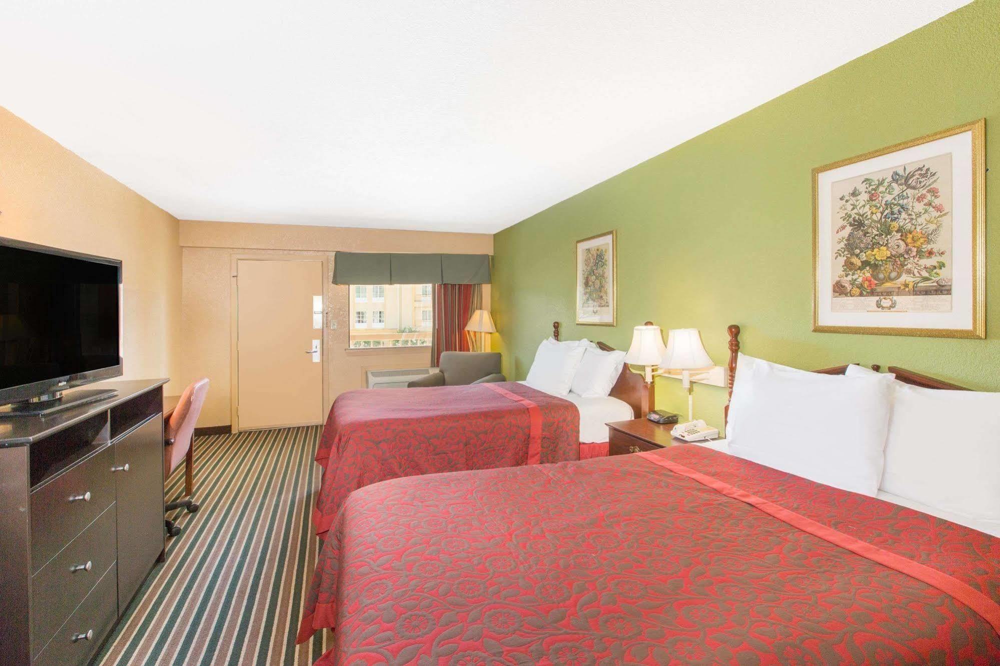 Days Inn By Wyndham Tupelo Buitenkant foto