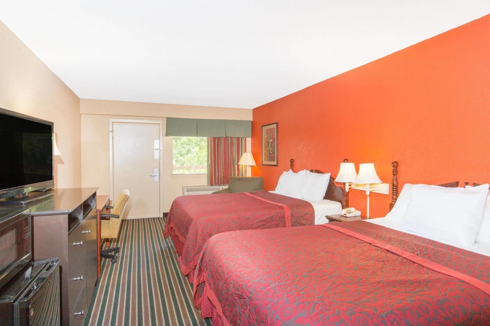 Days Inn By Wyndham Tupelo Buitenkant foto