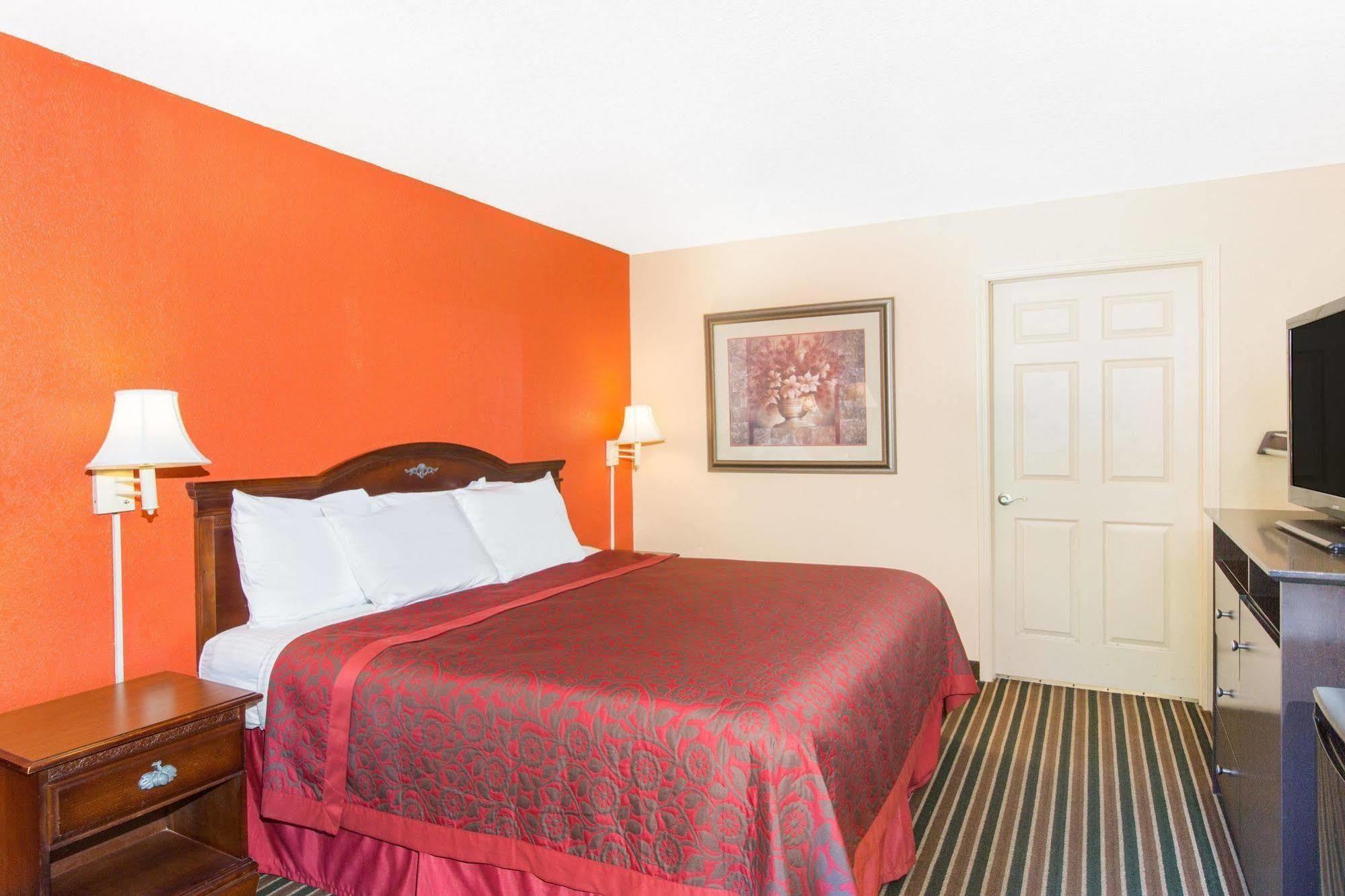 Days Inn By Wyndham Tupelo Buitenkant foto