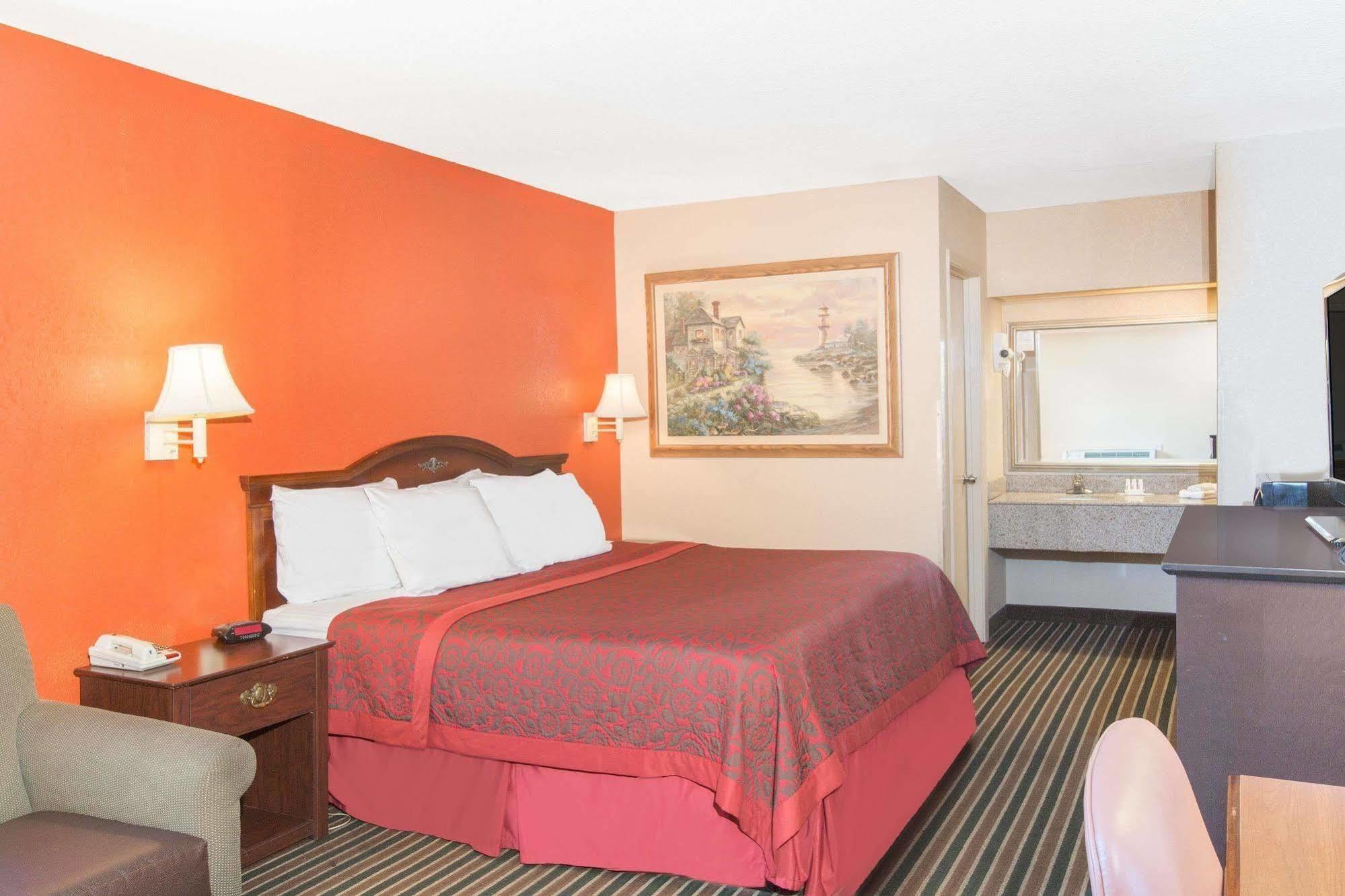 Days Inn By Wyndham Tupelo Buitenkant foto